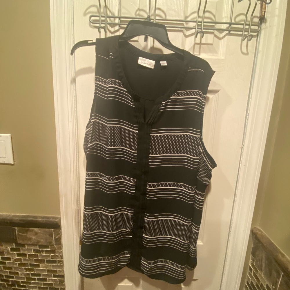 Avenue Sleeveless Blouse Size 26/28